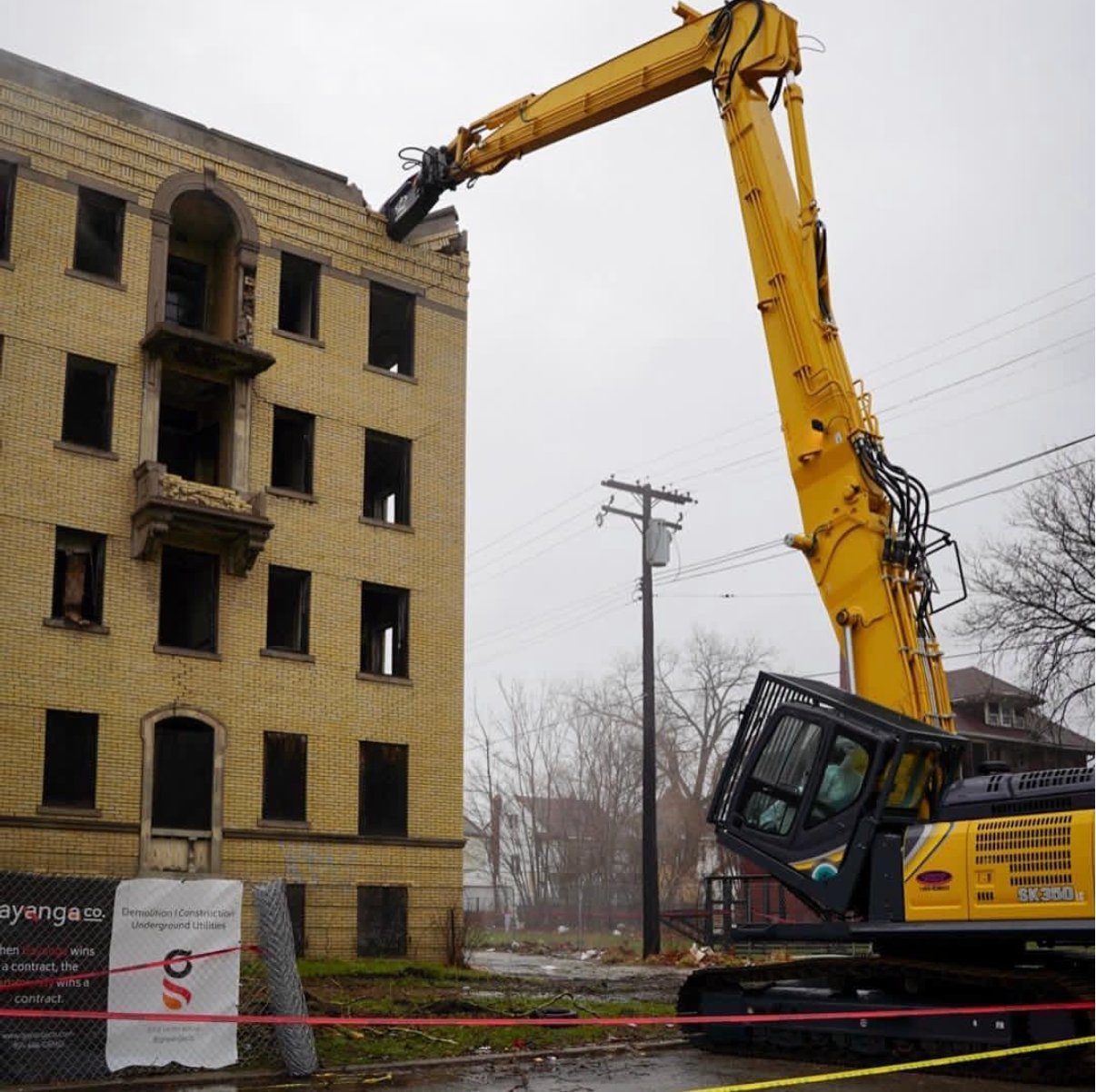 High-reach demolition of the five-story Historic Woodland apartments, with Local 324 and Local 1191 representatives on site, April 2019